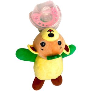 Baby Schuller mit einem Plüschspielzeug Bär